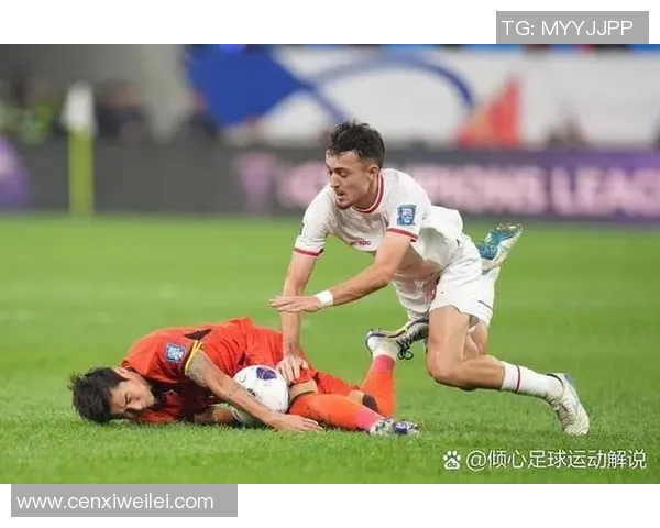 肩膀宽的足球明星如何在赛场上展现力量与魅力的完美结合